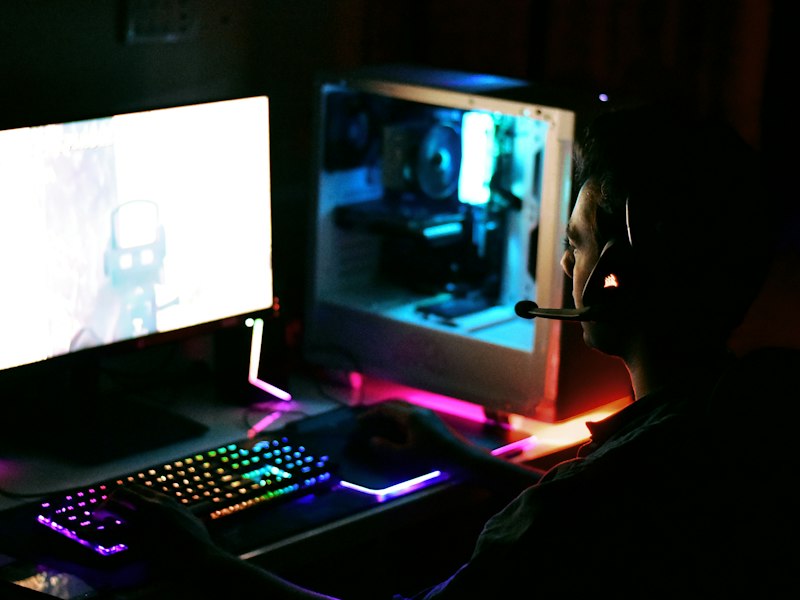 Esports writer Theo
